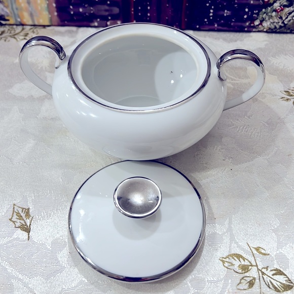 Royal Song Simplicity Sugar Bowl with Lid White Platinum Trim - Picture 4 of 5